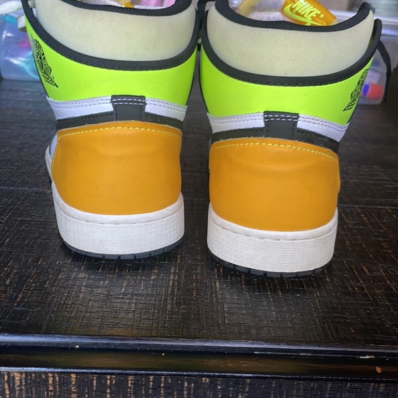 COPY - Jordan 1 University Volt Gold Size 12 main image 10